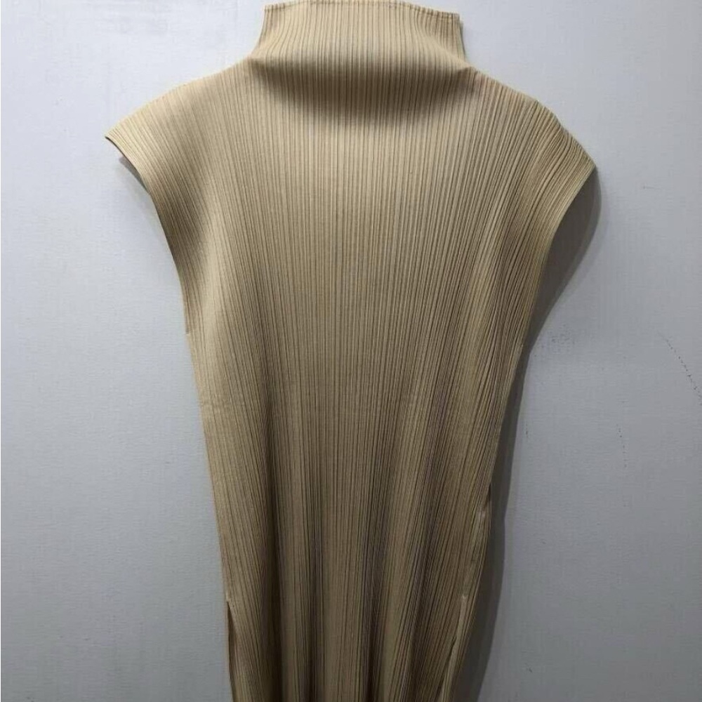 ISSEY MIYAKE PLEATS PLEASE Mock Neck Sleeveless Top Size 3 Beige